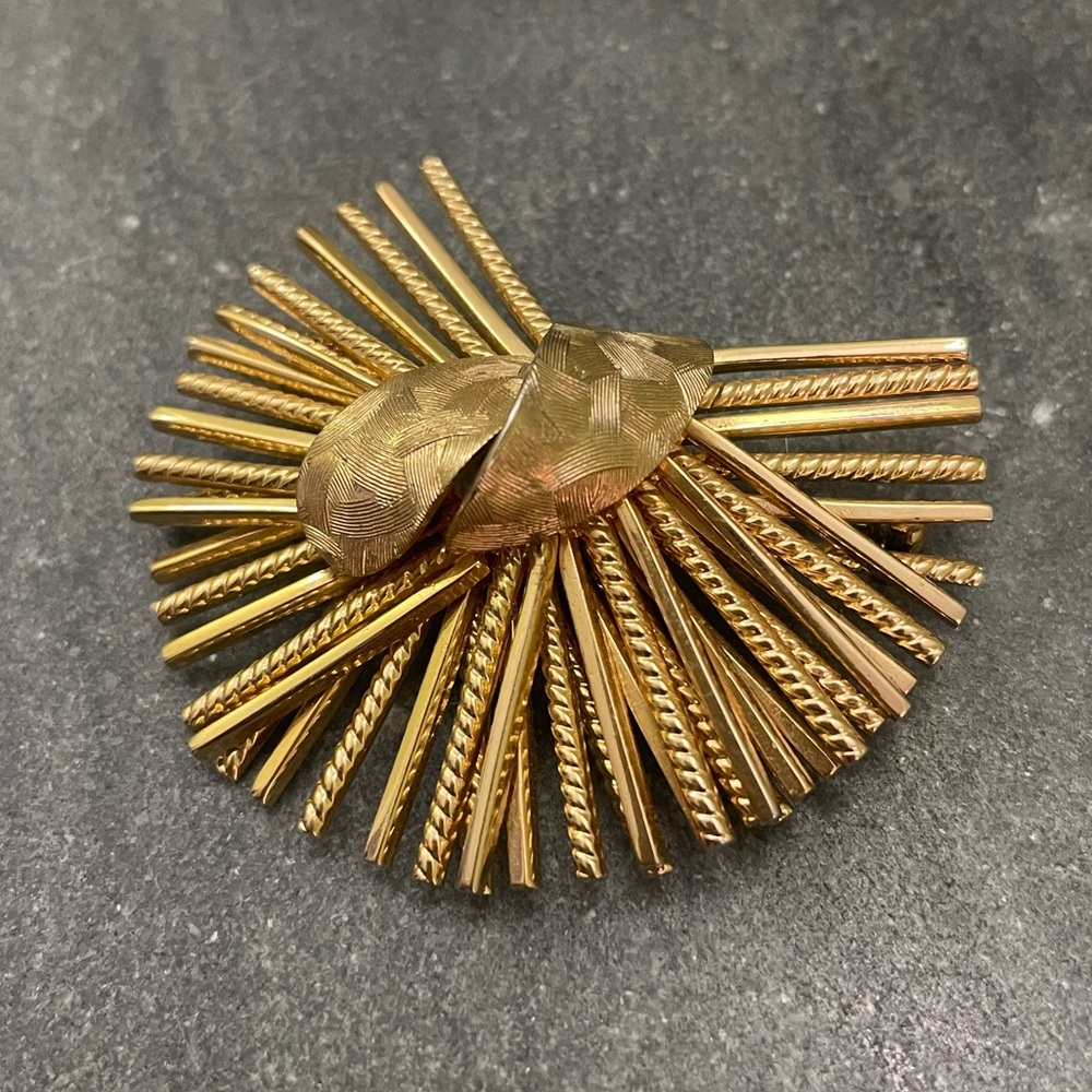 Vintage Christian Dior Grosse Radiant Gold Brooch - Picture 3 of 10